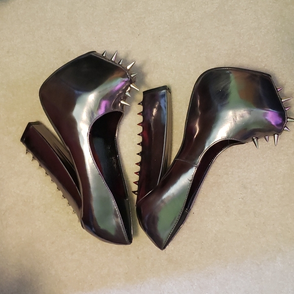 Veda Soul Bond-Worn Once-Spikes-Gun Metal Gray Metallic - Picture 8 of 14